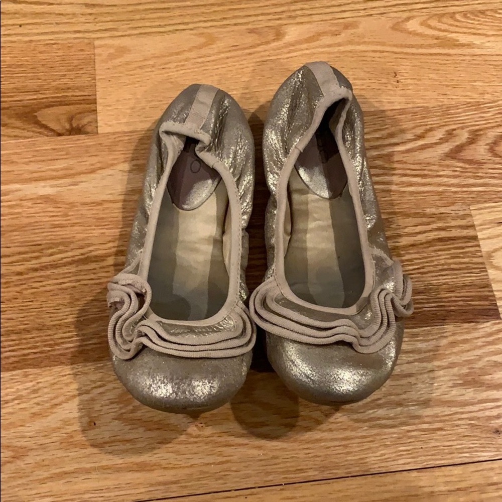 Aldo Shimmer Ruffle Flat